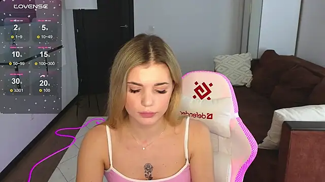 adrianawow1 online show from March 13, 3:22 am