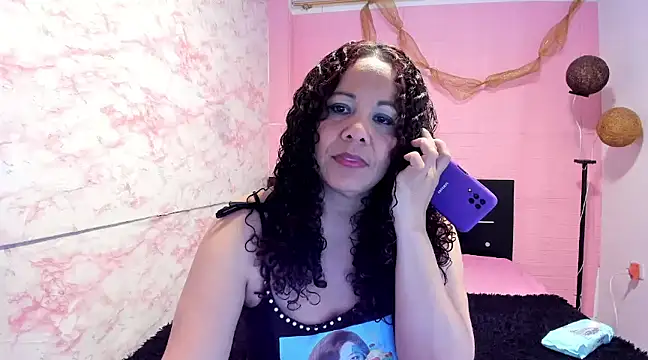 Snapshot of Brunette_sasha chatting on February 18, 1:33 pm Brunette sasha online show from February 18, 1:33 pm