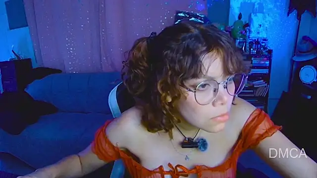 Snapshot of Drea_Foox chatting on May 1, 3:22 am Drea Foox online show from May 1, 3:22 am