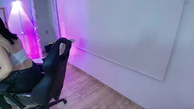 Brendda tay online show from October 3, 3:03 am