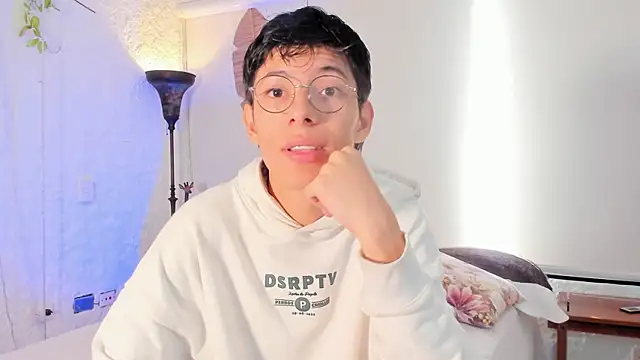 Snapshot of alexandersawyer chatting on January 11, 1:22 pm alexandersawyer online show from January 11, 1:22 pm