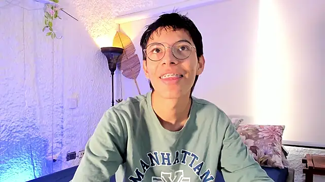 Snapshot of alexandersawyer chatting on January 13, 12:24 pm alexandersawyer online show from January 13, 12:24 pm