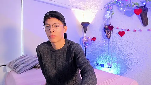 Snapshot of alexandersawyer chatting on February 22, 11:57 am alexandersawyer online show from February 22, 11:57 am