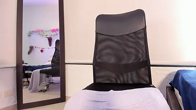 Snapshot of alexandersawyer chatting on February 25, 1:17 pm alexandersawyer online show from February 25, 1:17 pm