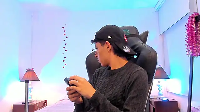 Snapshot of alexandersawyer chatting on February 28, 12:31 pm alexandersawyer online show from February 28, 12:31 pm