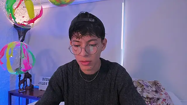 Snapshot of alexandersawyer chatting on March 19, 12:01 pm alexandersawyer online show from March 19, 12:01 pm