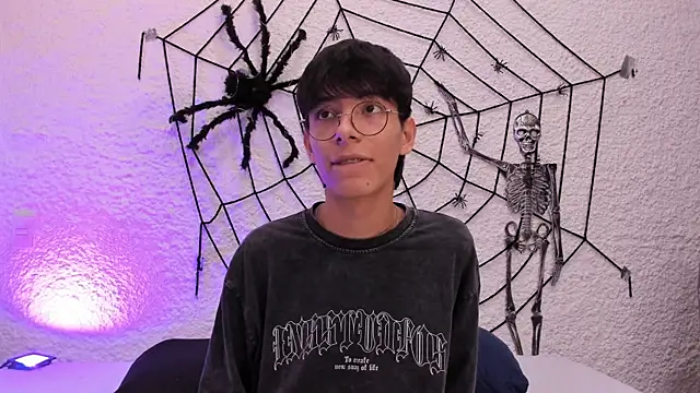 Snapshot of alexandersawyer chatting on October 10, 4:11 am alexandersawyer online show from October 10, 4:11 am