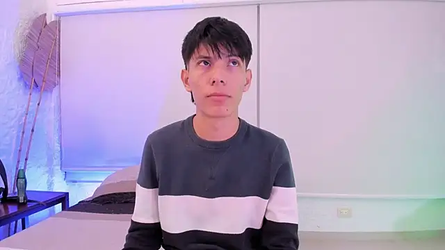 Snapshot of alexandersawyer chatting on October 24, 3:58 am alexandersawyer online show from October 24, 3:58 am