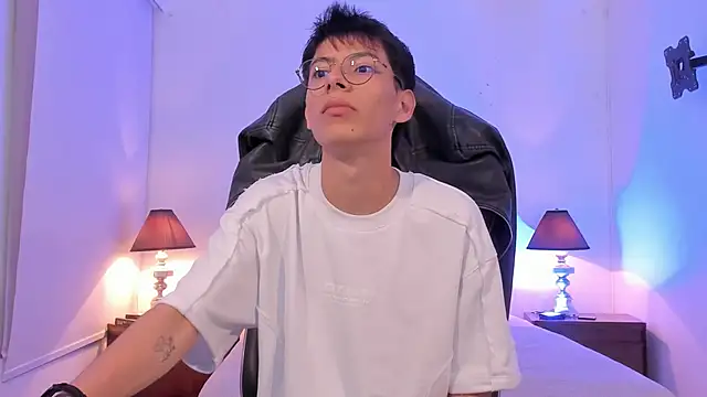 Snapshot of alexandersawyer chatting on November 25, 12:27 pm alexandersawyer online show from November 25, 12:27 pm