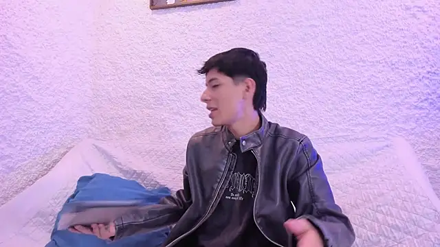 Snapshot of alexandersawyer chatting on December 2, 12:10 pm alexandersawyer online show from December 2, 12:10 pm