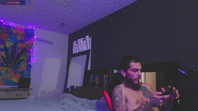 Snapshot of XMeF10 chatting on December 10, 1:54 am XMeF10 online show from December 10, 1:54 am