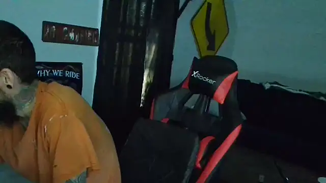 Snapshot of XMeF10 chatting on February 23, 9:05 pm XMeF10 online show from February 23, 9:05 pm