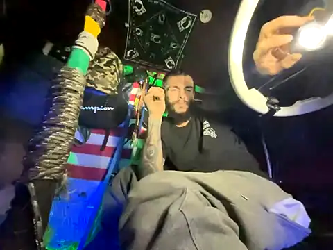 Snapshot of XMeF10 chatting on November 24, 10:26 am XMeF10 online show from November 24, 10:26 am