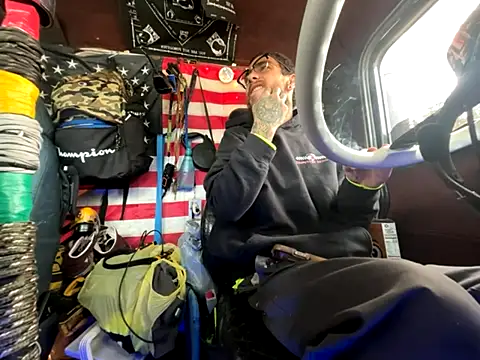 Snapshot of XMeF10 chatting on December 1, 1:27 pm XMeF10 online show from December 1, 1:27 pm