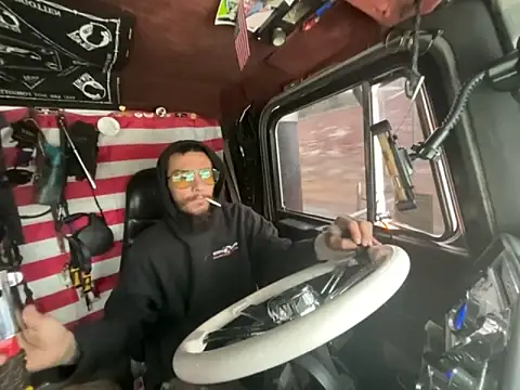 Snapshot of XMeF10 chatting on December 4, 2:48 pm XMeF10 online show from December 4, 2:48 pm