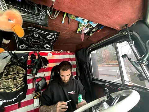 Snapshot of XMeF10 chatting on December 5, 7:43 pm XMeF10 online show from December 5, 7:43 pm