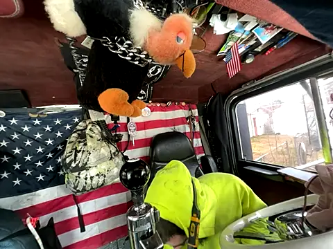 Snapshot of XMeF10 chatting on December 14, 7:07 pm XMeF10 online show from December 14, 7:07 pm