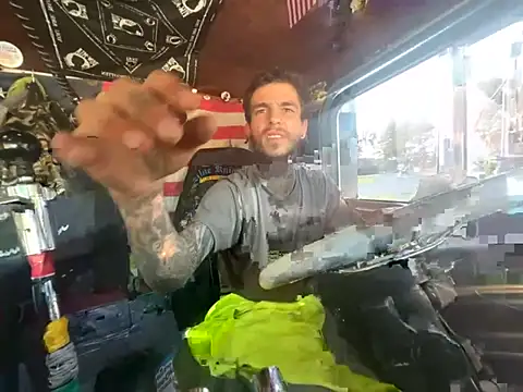 Snapshot of XMeF10 chatting on January 13, 4:12 pm XMeF10 online show from January 13, 4:12 pm