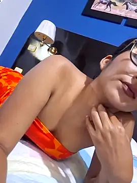 Snapshot of yarely9 chatting on February 10, 12:41 am yarely9 online show from February 10, 12:41 am