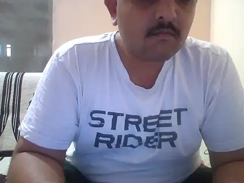 Akhil3290 online show from May 2, 3:39 pm