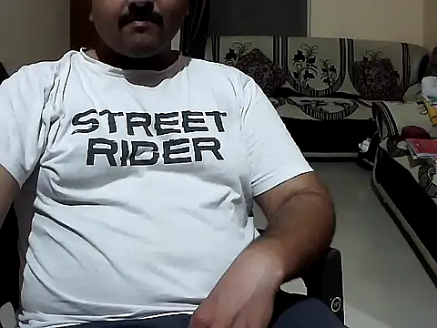 Snapshot of Akhil3290 chatting on June 11, 6:06 pm Akhil3290 online show from June 11, 6:06 pm
