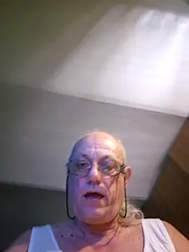 Snapshot of gianbragallini chatting on July 24, 9:51 am gianbragallini online show from July 24, 9:51 am
