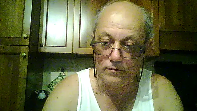 Snapshot of gianbragallini chatting on July 28, 8:52 pm gianbragallini online show from July 28, 8:52 pm