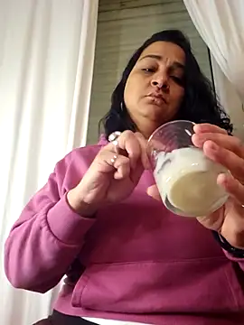 Snapshot of paulinaDiaz1 chatting on January 18, 5:50 pm paulinaDiaz1 online show from January 18, 5:50 pm