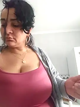 Snapshot of paulinaDiaz1 chatting on February 10, 9:35 am paulinaDiaz1 online show from February 10, 9:35 am