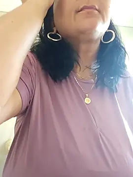 Snapshot of paulinaDiaz1 chatting on February 20, 2:06 pm paulinaDiaz1 online show from February 20, 2:06 pm