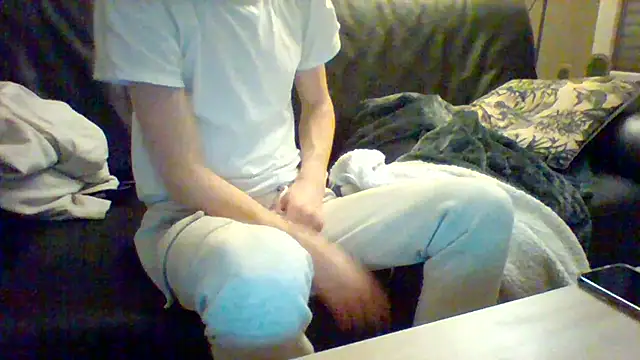 Snapshot of passif520 chatting on February 8, 9:46 pm passif520 online show from February 8, 9:46 pm