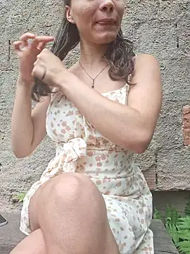 Snapshot of HelenHoltz chatting on November 23, 4:18 pm HelenHoltz online show from November 23, 4:18 pm