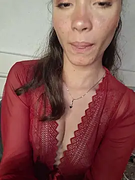 Snapshot of HelenHoltz chatting on November 28, 12:57 am HelenHoltz online show from November 28, 12:57 am