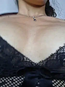 Snapshot of HelenHoltz chatting on November 30, 1:31 am HelenHoltz online show from November 30, 1:31 am