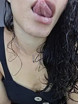 Snapshot of HelenHoltz chatting on December 2, 5:52 pm HelenHoltz online show from December 2, 5:52 pm