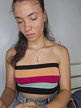 Snapshot of HelenHoltz chatting on December 3, 1:42 pm HelenHoltz online show from December 3, 1:42 pm