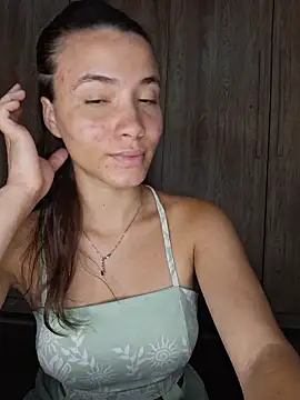 Snapshot of HelenHoltz chatting on December 17, 2:23 pm HelenHoltz online show from December 17, 2:23 pm