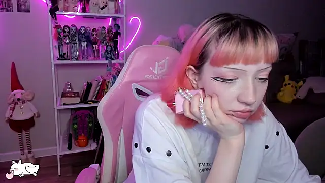 Snapshot of SweetieMollyy chatting on November 1, 1:24 pm SweetieMollyy online show from November 1, 1:24 pm