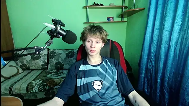 fameboyboo online show from December 1, 9:53 pm