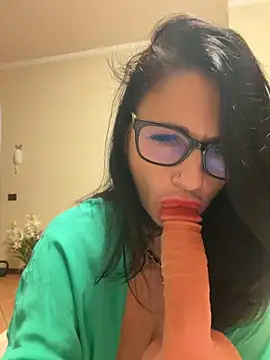 Snapshot of MichelleCara chatting on October 29, 5:36 pm MichelleCara online show from October 29, 5:36 pm