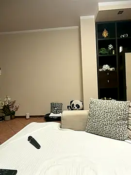 Snapshot of MichelleCara chatting on December 5, 7:28 am MichelleCara online show from December 5, 7:28 am