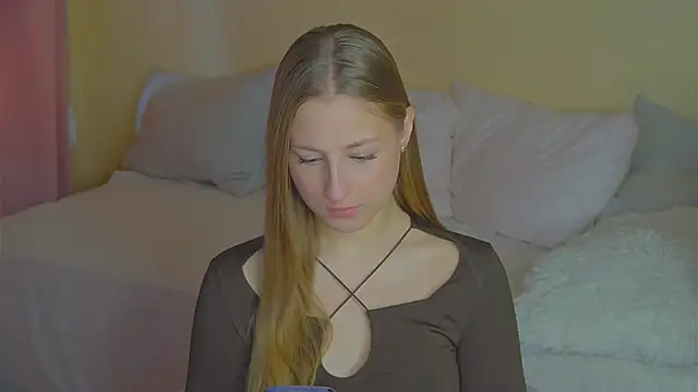 BritneyCruze online show from November 18, 9:03 am