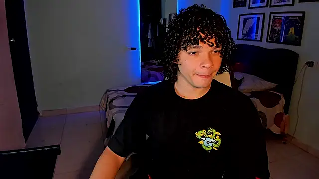 Snapshot of soy_ian_ chatting on August 1, 2:11 am soy ian online show from August 1, 2:11 am