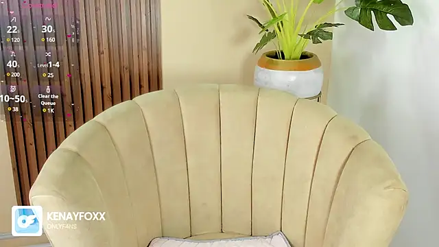 Snapshot of kenayfox chatting on February 13, 5:05 am kenayfox online show from February 13, 5:05 am