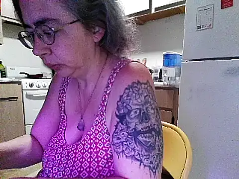 Snapshot of GraceHenderson chatting on March 16, 3:28 pm GraceHenderson online show from March 16, 3:28 pm