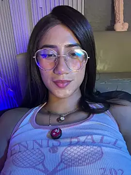 Snapshot of KaitlynLoveCam chatting on June 11, 12:43 am KaitlynLoveCam online show from June 11, 12:43 am