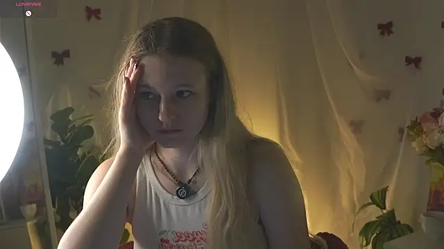 Snapshot of MaydaFoulk chatting on May 29, 3:37 am MaydaFoulk online show from May 29, 3:37 am