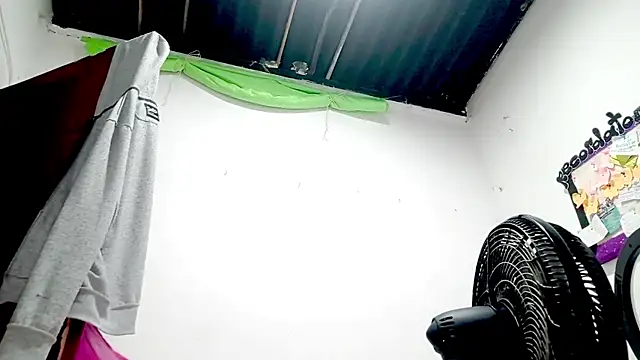 PetiteIvoryQueen19 online show from November 11, 4:34 am