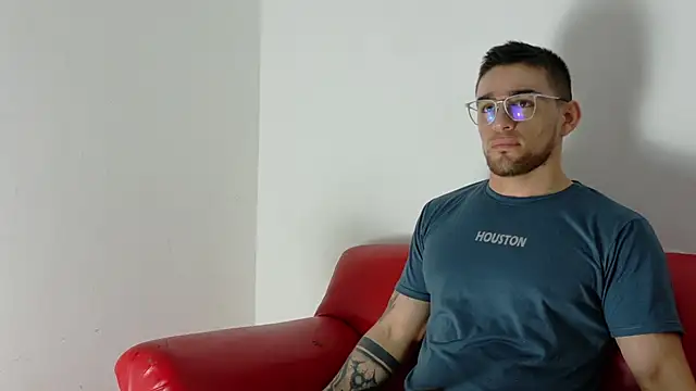 Snapshot of Sexy_Alejandro_ chatting on December 3, 11:41 am Sexy Alejandro online show from December 3, 11:41 am