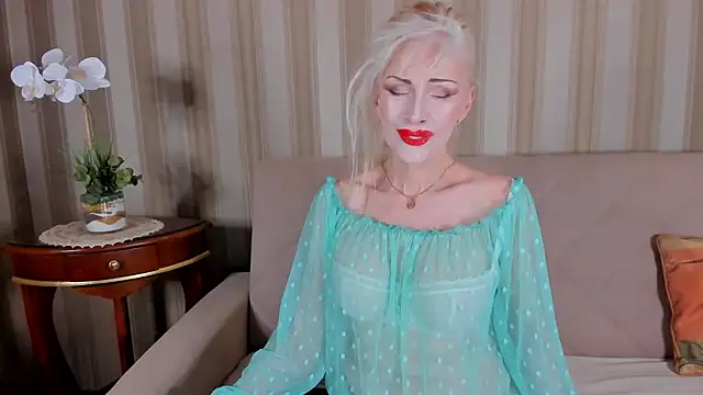 Snapshot of Rita_Farel chatting on February 5, 11:39 pm Rita Farel online show from February 5, 11:39 pm